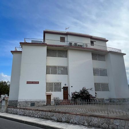 Beautiful Loft, Huge Sunny Terrace, View Over The Beach And Sea Roses Exterior foto
