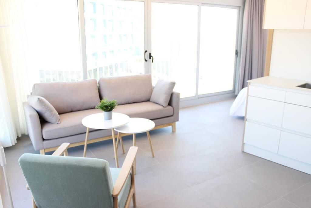 Beautiful Loft, Huge Sunny Terrace, View Over The Beach And Sea Roses Exterior foto