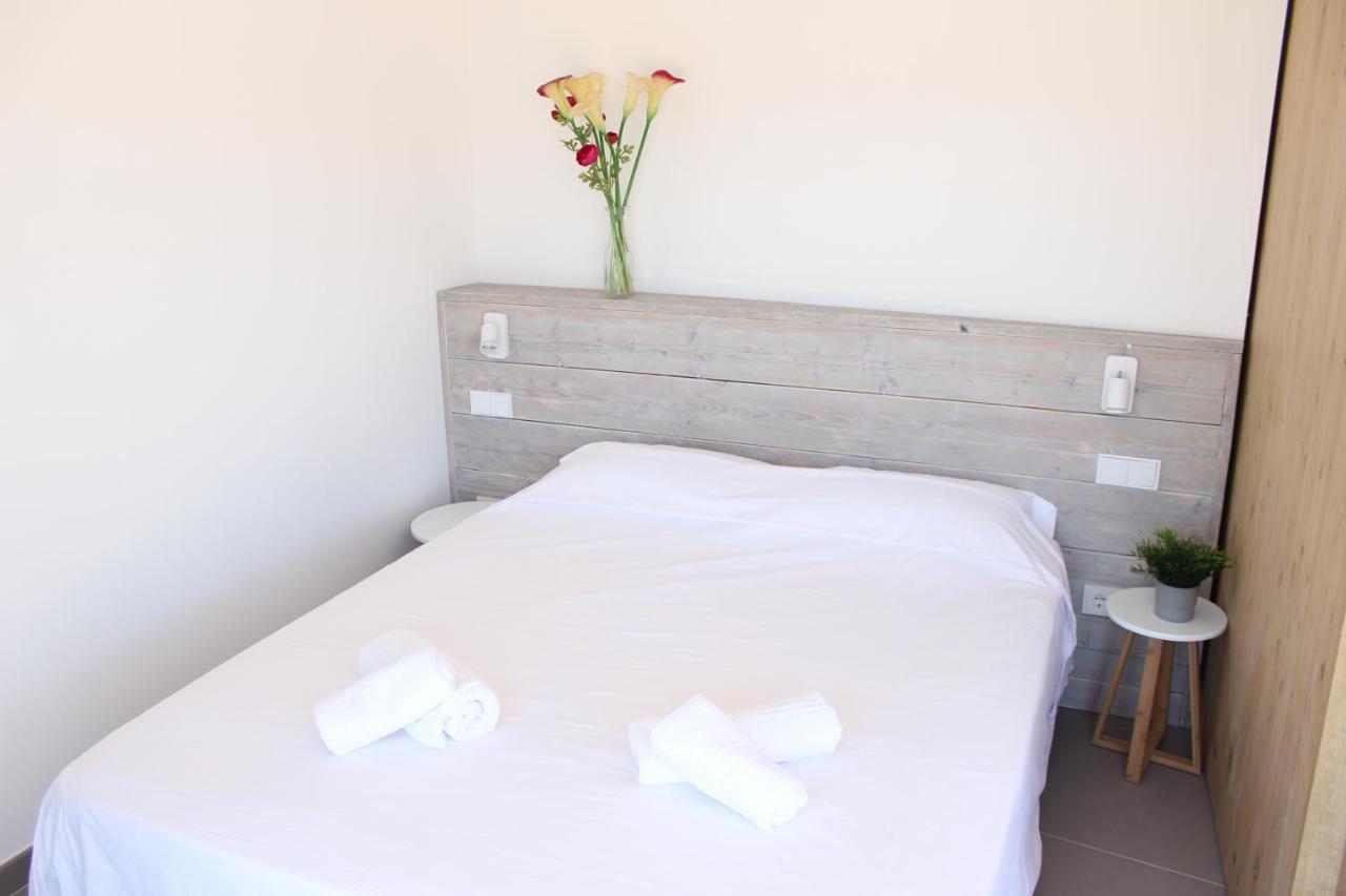 Beautiful Loft, Huge Sunny Terrace, View Over The Beach And Sea Roses Exterior foto