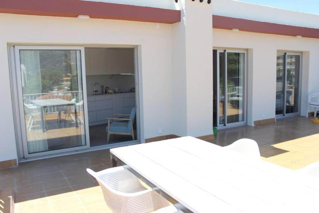 Beautiful Loft, Huge Sunny Terrace, View Over The Beach And Sea Roses Exterior foto