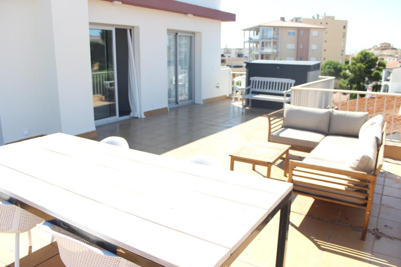 Beautiful Loft, Huge Sunny Terrace, View Over The Beach And Sea Roses Exterior foto