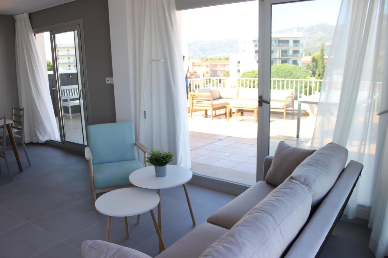 Beautiful Loft, Huge Sunny Terrace, View Over The Beach And Sea Roses Exterior foto