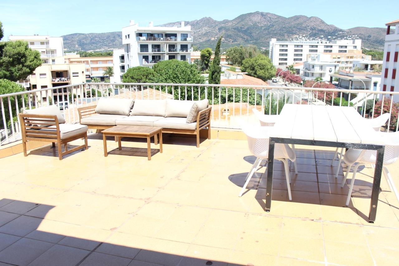 Beautiful Loft, Huge Sunny Terrace, View Over The Beach And Sea Roses Exterior foto