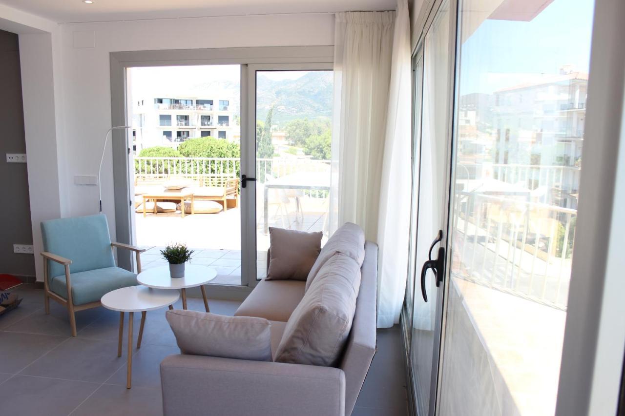 Beautiful Loft, Huge Sunny Terrace, View Over The Beach And Sea Roses Exterior foto