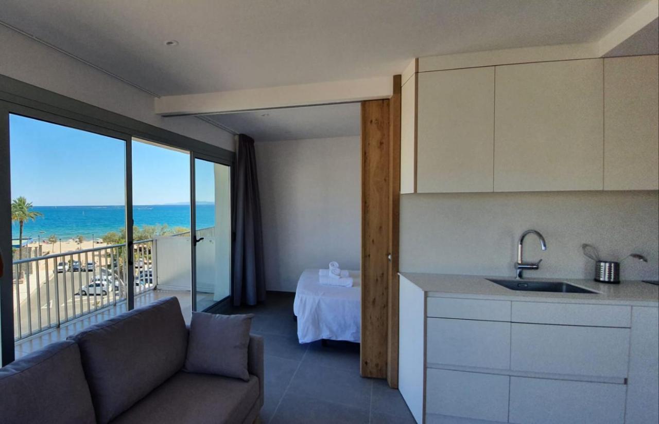 Beautiful Loft, Huge Sunny Terrace, View Over The Beach And Sea Roses Exterior foto