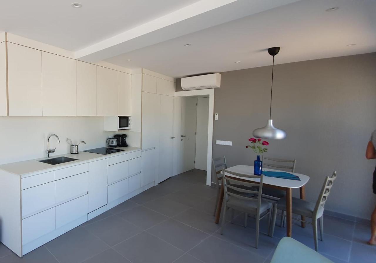 Beautiful Loft, Huge Sunny Terrace, View Over The Beach And Sea Roses Exterior foto