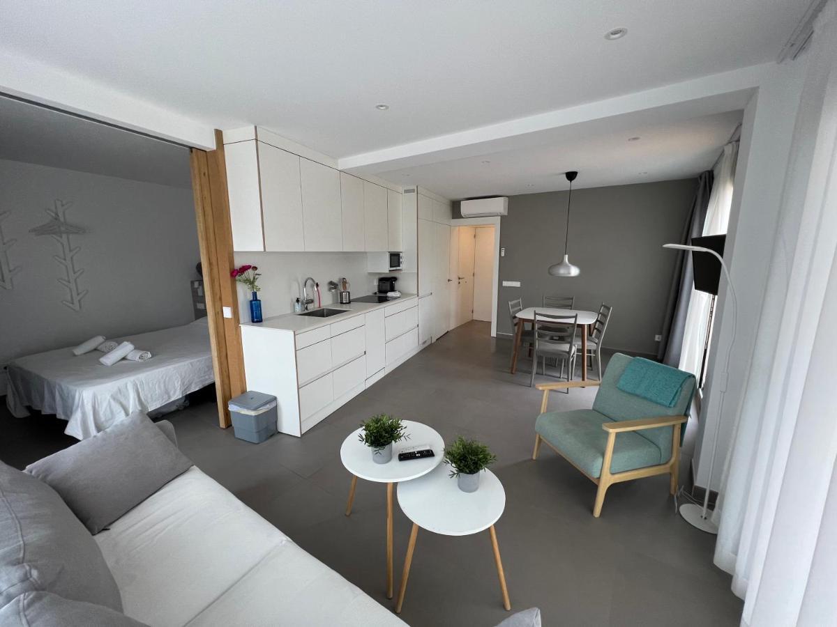 Beautiful Loft, Huge Sunny Terrace, View Over The Beach And Sea Roses Exterior foto